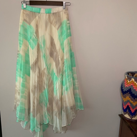 Club Monaco | pleated skirt - Picture 3 of 4